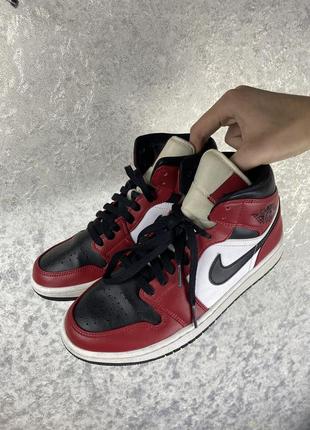 Кроссовки nike air jordan 1 mid chicago black toe 20204 фото