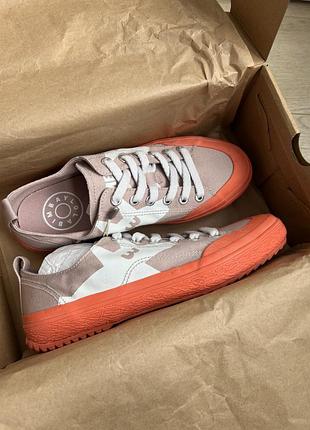 Круті кольорові кеди , помаранчеві бежеві bimba y lola cos arket novesta converse veja