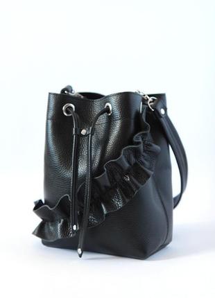Чёрная сумка через плечо из натуральной кожи1 фото
