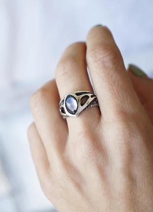 Жіноче срібне кільце "trinity" | срібне кільце з місячним каменем