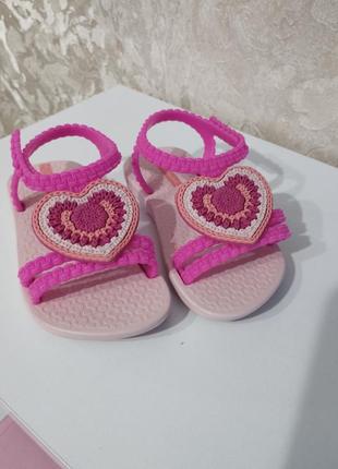 Чарівні босоніжки для дівчинки