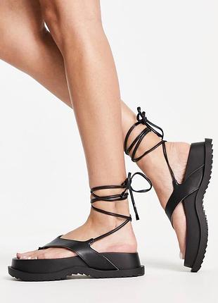 Сандалии на завязках