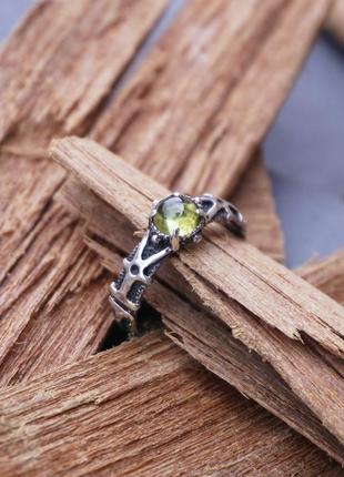 Женское серебряное кольцо 'eliz' | кольцо с перидотом ( хризолит )2 фото