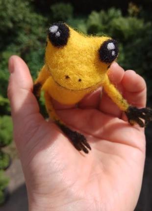 Пальчиковая игрушка лягушенок жёлтый.1 фото