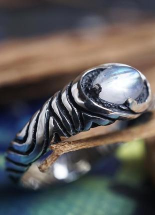 Серебряное кольцо с лунным камнем "tornado"1 фото