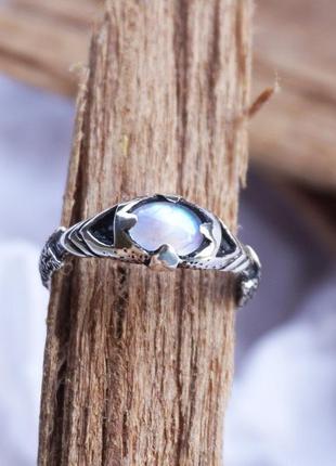 Серебряное кольцо с лунным камнем "argo"1 фото