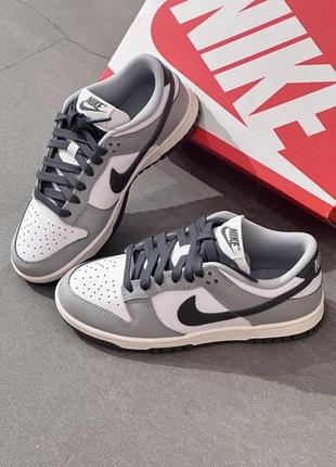 Оригінал кросівки nike dunk low light smoke grey найк данки сірі білі смокі грей1 фото