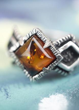 Серебряное кольцо с янтарем "miori"1 фото