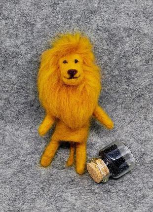 Валяне іграшка "лев"1 фото