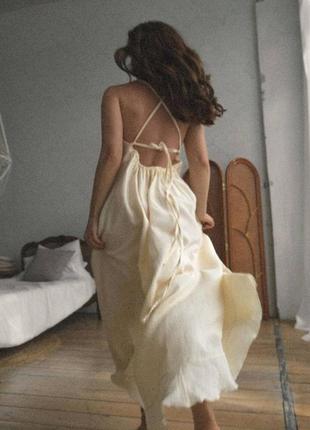 Бежева молочна жіноча муслінова сукня максі оверсайз вільного крою з відкритою спиною жіноча ніжна довга сукня вільного крою муслін2 фото