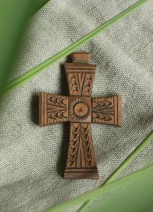 Дерев'яний хрестик, натільний хрест.