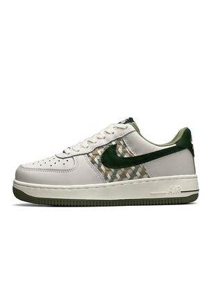 Женские кроссовки nikeair force 1 light gray green1 фото