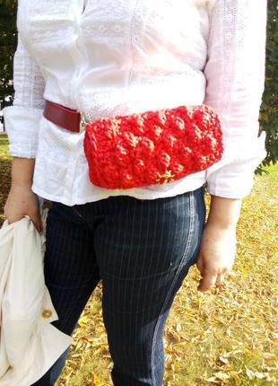 Сумочка на пояс сумка на ремне вязаная сумочка на пояс поясная сумка красного цвета3 фото