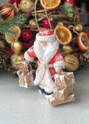 Ялинкова іграшка з вати «дід мороз з подарунками»