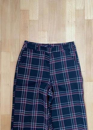 Брюки в клетку прямого кроя