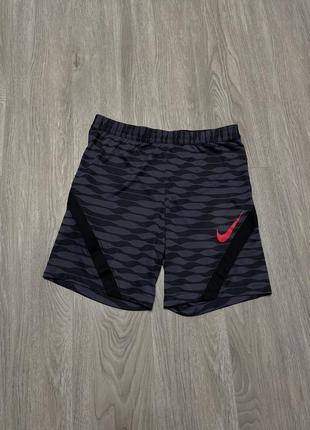 Спортивные шорты nike