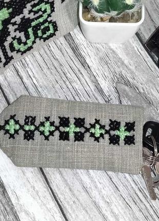 Брелок-чехол лен с вышивкой – вышивка ручной работы – оригинальный подарок2 фото