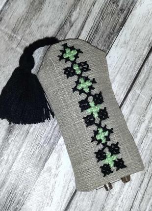 Брелок-чехол лен с вышивкой – вышивка ручной работы – оригинальный подарок4 фото