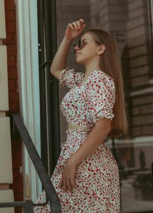 Женский летний костюм мини топ и юбка с цветами5 фото