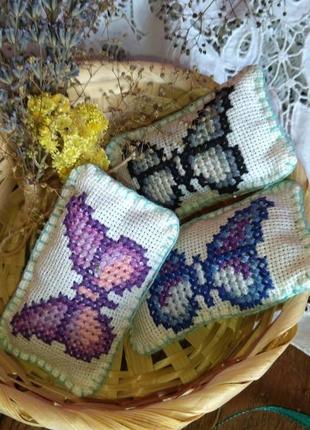 Набір аромо-саше лаванда, полинь, м'ята - подушечки з вишивкою та натуральними травами1 фото