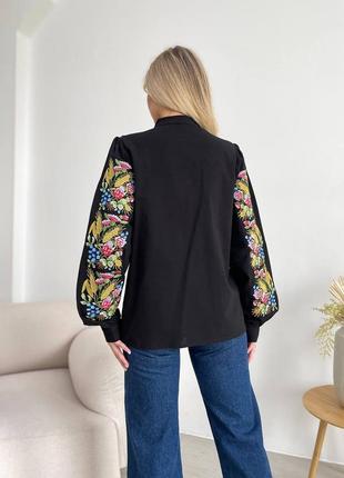 Женская качественная черная вышиванка вышитая блузка украинская рубашка с вышивкой цветы4 фото