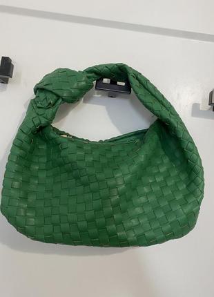 Маленькая сумка в стиле виомого бренда!!