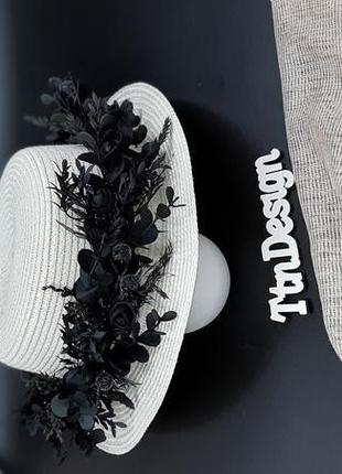Шляпа с черными цветами.2 фото