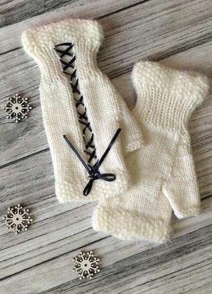 В'язані жіночі мітенки - білі мітенки зі шнурівкою - для подарунка дівчині8 фото