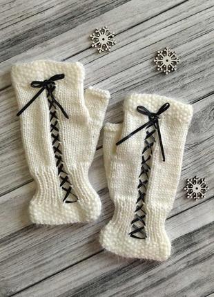Вязаные женские митенки - белые митенки со шнуровкой - для подарка девушке6 фото