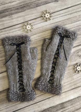 В'язані жіночі мітенки - сірі мітенки зі шнурівкою - для подарунка дівчині5 фото