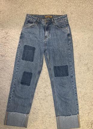 Стильные вареные джинсы1 фото