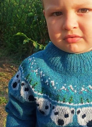 Детский свитер с белым медведем4 фото