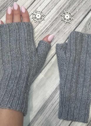 Серые шерстяные женские перчатки - вязаные митенки  - перчатки без пальцев6 фото