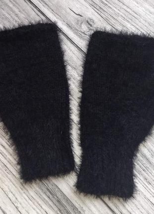 Жіночі в'язані мітенки - зимові рукавички - пухнасті рукавички3 фото