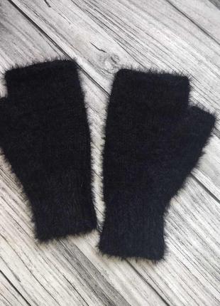 Жіночі в'язані мітенки - зимові рукавички - пухнасті рукавички5 фото