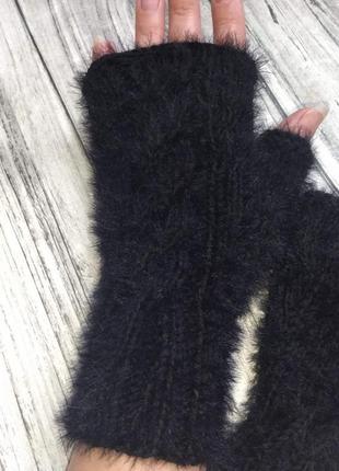Жіночі в'язані мітенки - зимові рукавички - пухнасті рукавички6 фото