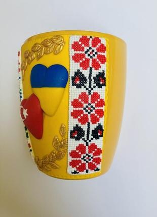Чашка с национальными орнаментами стран в стиле вышивки из полимерной глины2 фото
