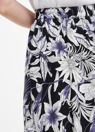 Красивая юбка в цветочный принт с пуговицами4 фото