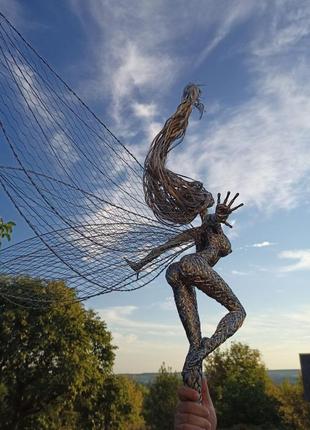 Скульптура феї з нержавіючого дроту2 фото