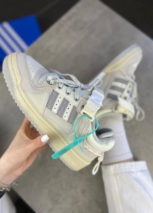 Женские кроссовки adidas forum low bad bunny grey white адидас форум серого с белым цветами2 фото