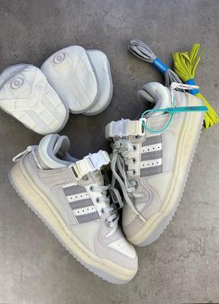 Женские кроссовки adidas forum low bad bunny grey white адидас форум серого с белым цветами