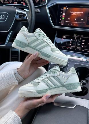 Женские кроссовки adidas originals rivarly beige5 фото