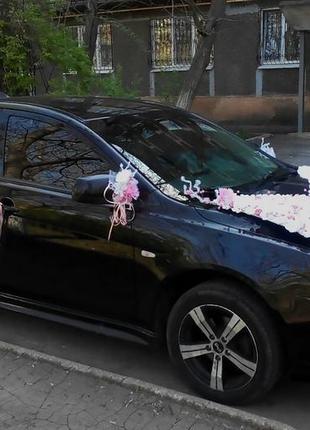 Эксклюзивное свадебное украшение на машину с парой голубей8 фото