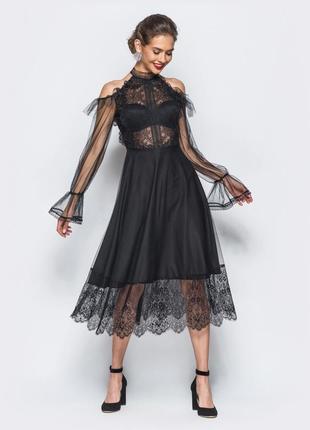 Черное платье с кружевными вставками, размер s