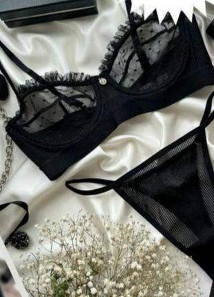 Комплект жіночої білизни в чорному кольорі ліф та трусики