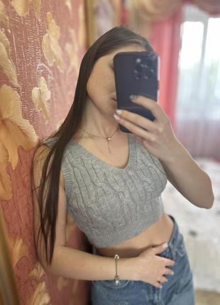 Вʼязаний вкорочений жилет