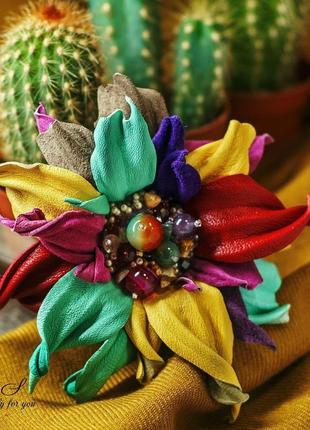 Брошь цветок «marys leather accessories» от cтудии кожаных аксессуаров марии суслиной1 фото