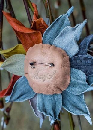 Кожаная брошь «marys leather accessories» от cтудии авторских аксессуаров марии суслиной3 фото