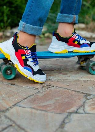 Яркие кроссовки на мальчика