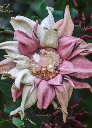 Брошь-цветок «marys leather accessories» от cтудии аксессуаров марии суслиной3 фото